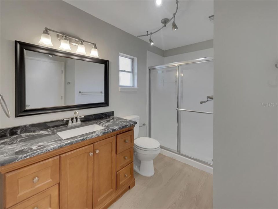 На продажу: $326,000 (3 спален, 2 ванн, 1217 Квадратных фут)