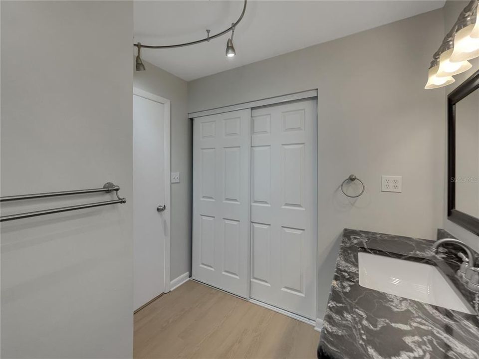 На продажу: $326,000 (3 спален, 2 ванн, 1217 Квадратных фут)