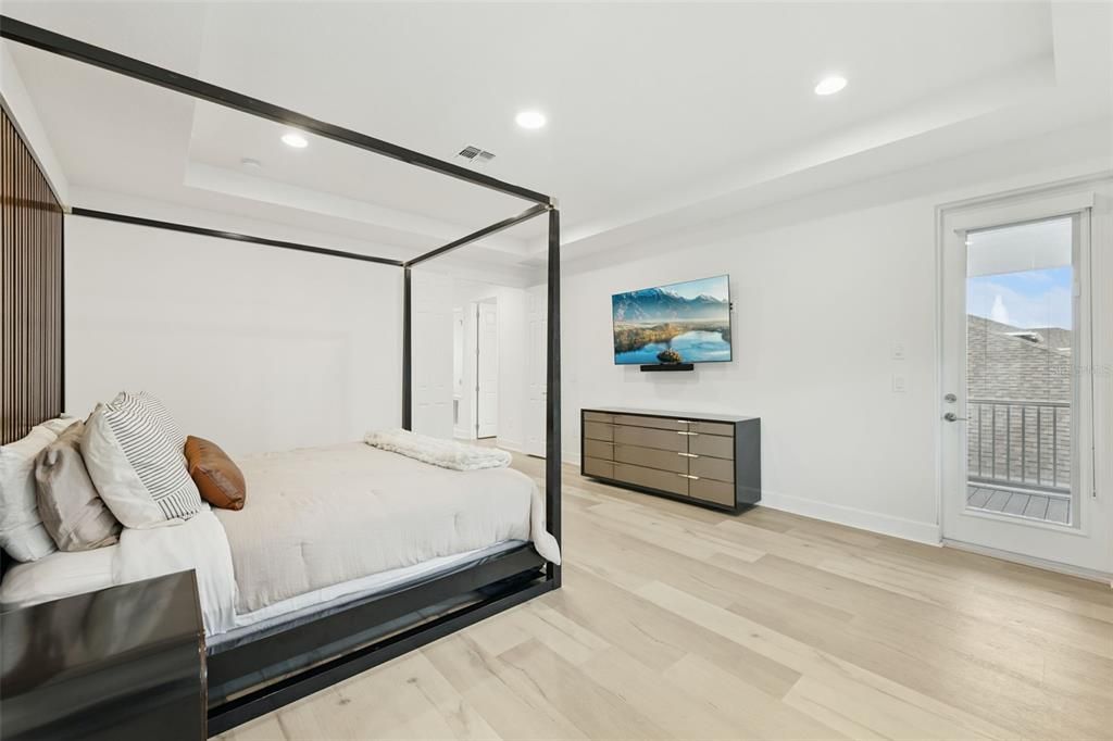 For Sale: $954,000 (5 beds, 4 baths, 3630 Square Feet)