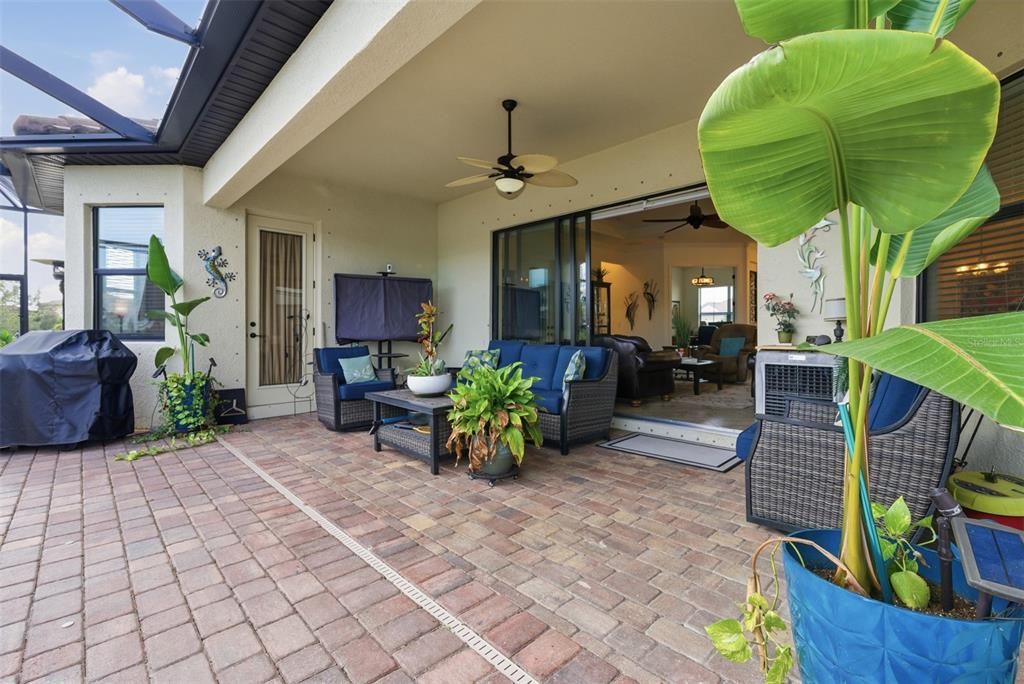 For Sale: $775,000 (4 beds, 2 baths, 2365 Square Feet)