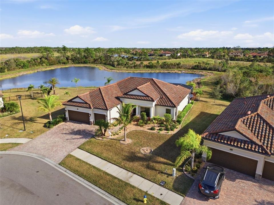 For Sale: $775,000 (4 beds, 2 baths, 2365 Square Feet)