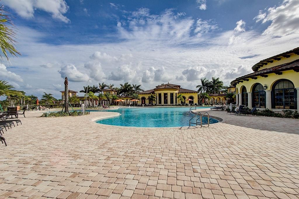 For Sale: $775,000 (4 beds, 2 baths, 2365 Square Feet)