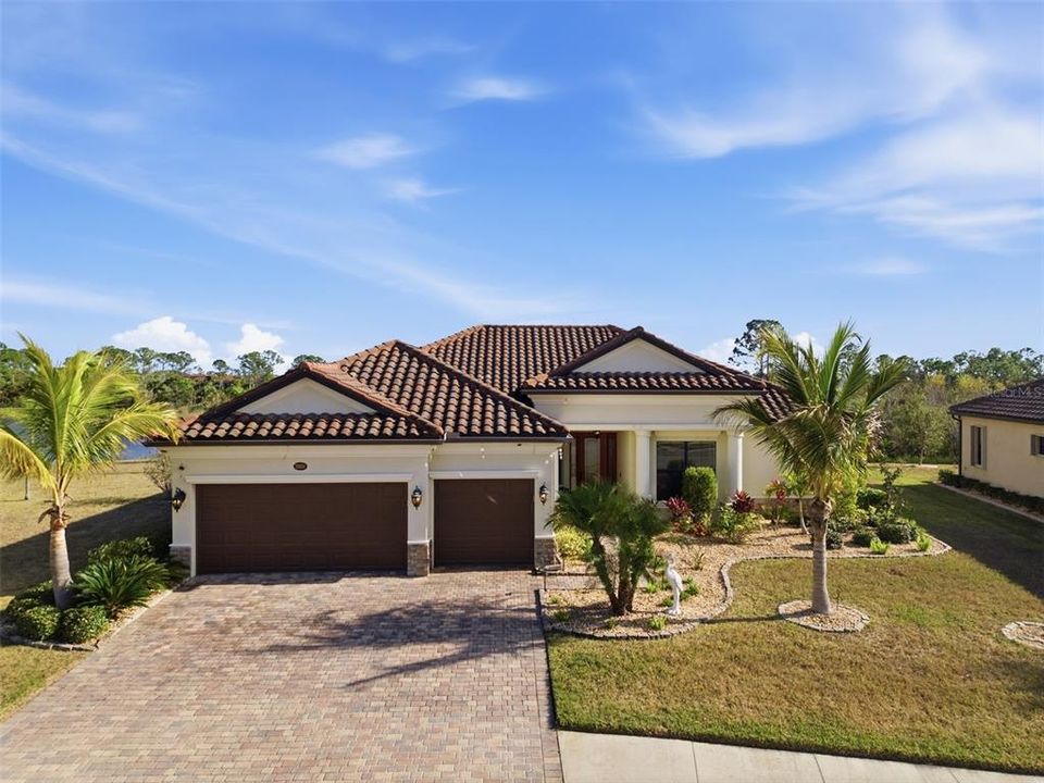 For Sale: $775,000 (4 beds, 2 baths, 2365 Square Feet)