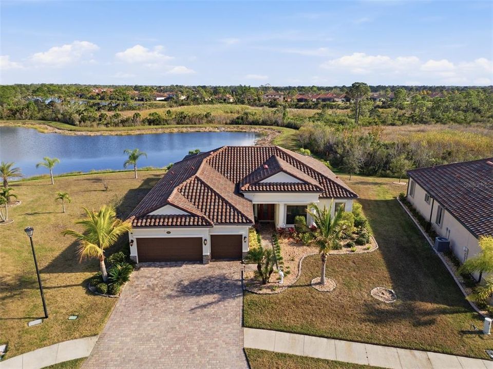 For Sale: $775,000 (4 beds, 2 baths, 2365 Square Feet)