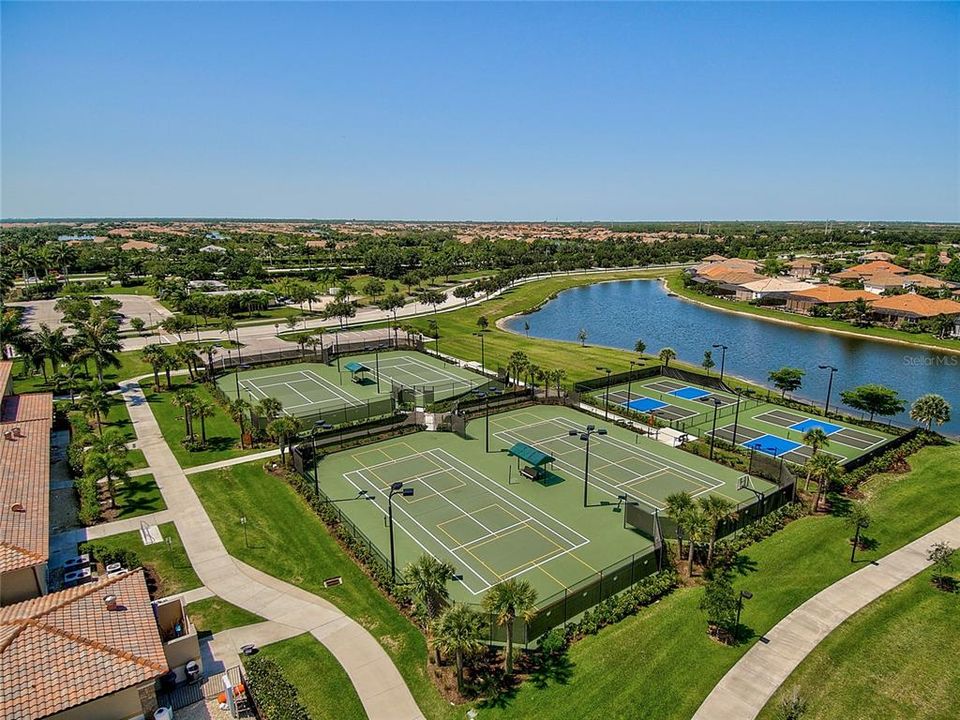 For Sale: $775,000 (4 beds, 2 baths, 2365 Square Feet)