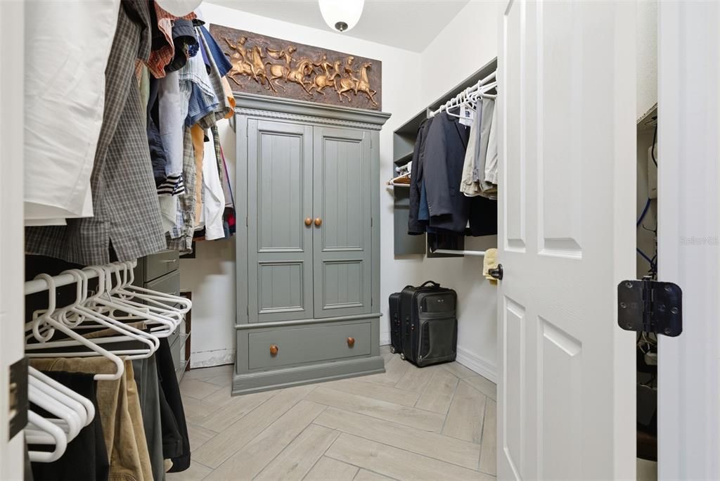 For Sale: $775,000 (4 beds, 2 baths, 2365 Square Feet)