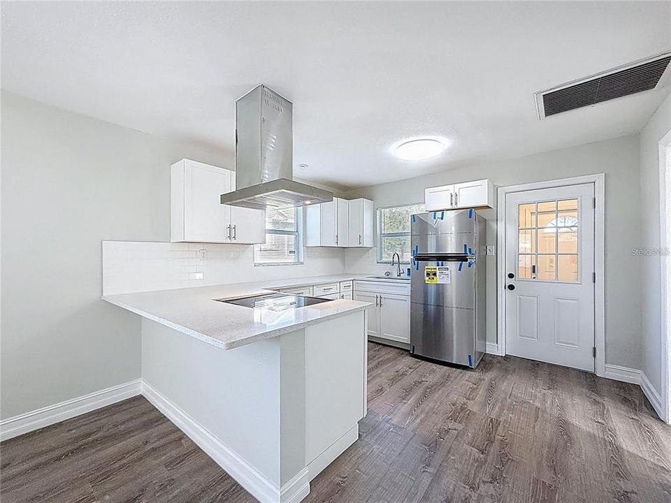 В аренду: $1,375 (2 спален, 1 ванн, 730 Квадратных фут)