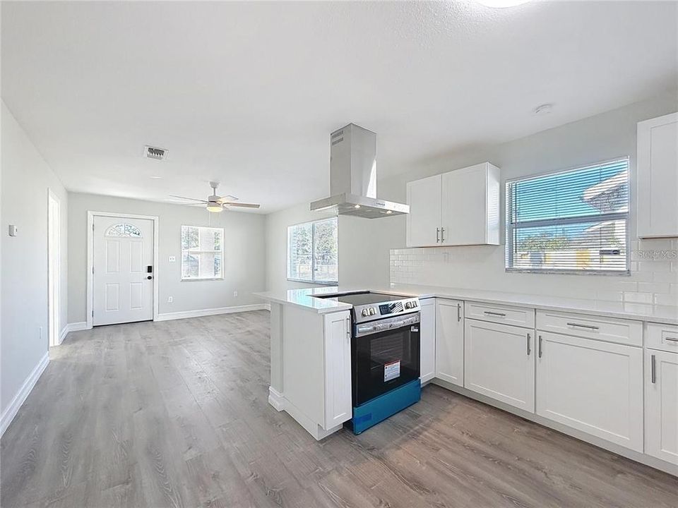 В аренду: $1,375 (2 спален, 1 ванн, 730 Квадратных фут)