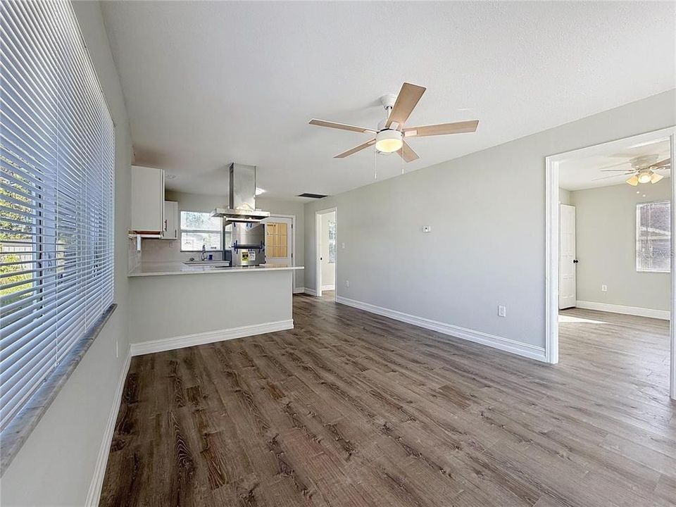 В аренду: $1,375 (2 спален, 1 ванн, 730 Квадратных фут)