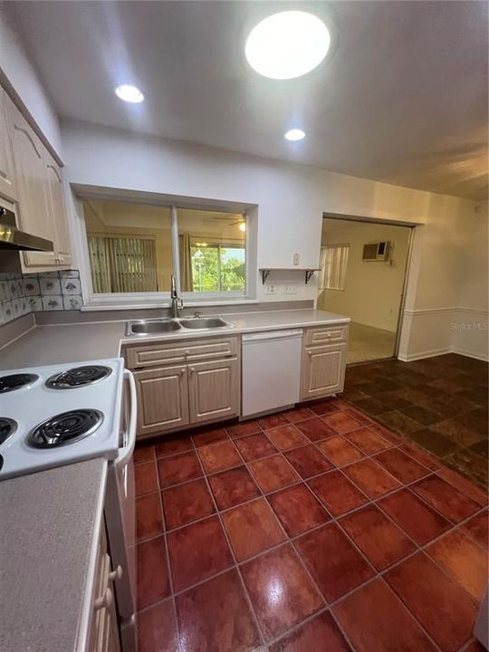 For Rent: $1,450 (3 beds, 2 baths, 1506 Square Feet)