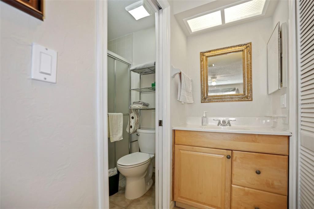 待售: $275,000 (2 贝兹, 2 浴室, 928 平方英尺)