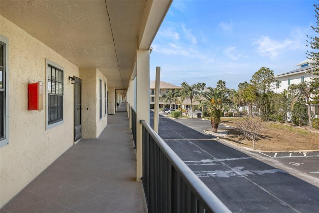 待售: $275,000 (2 贝兹, 2 浴室, 928 平方英尺)