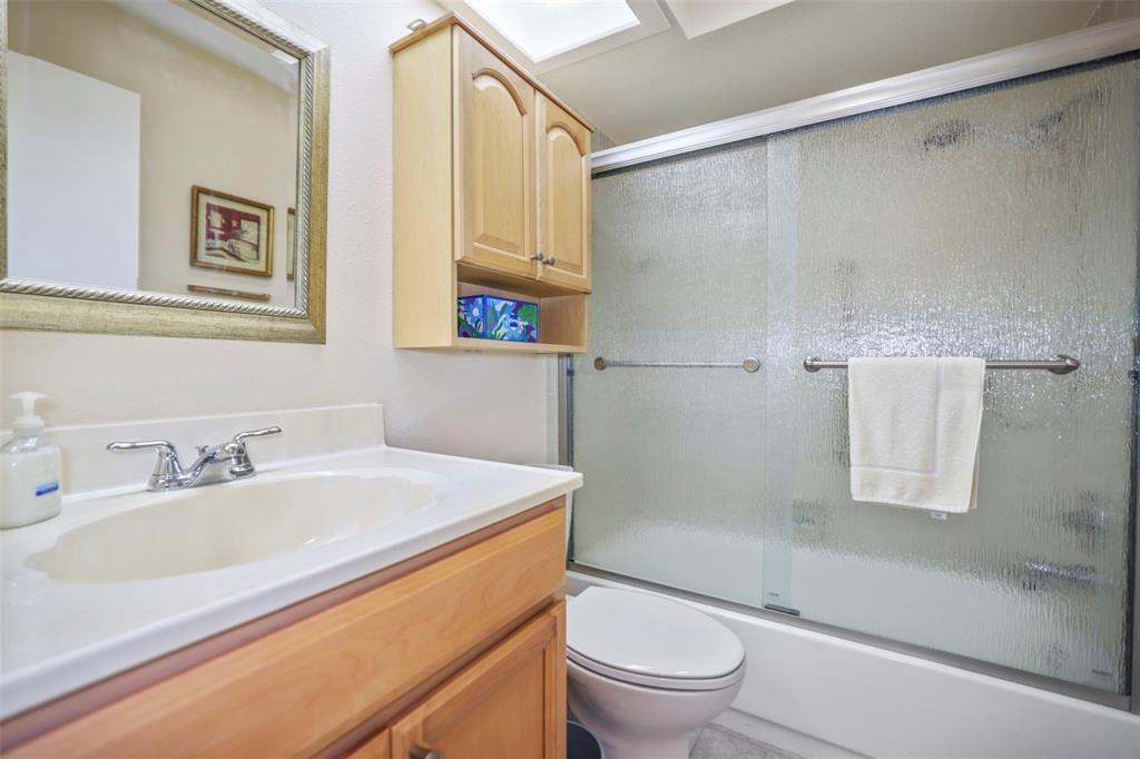 待售: $275,000 (2 贝兹, 2 浴室, 928 平方英尺)