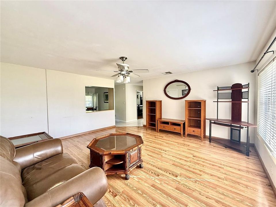 En Venta: $350,000 (3 camas, 2 baños, 1385 Pies cuadrados)