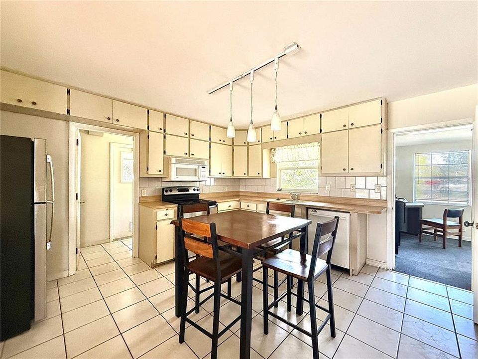 En Venta: $350,000 (3 camas, 2 baños, 1385 Pies cuadrados)