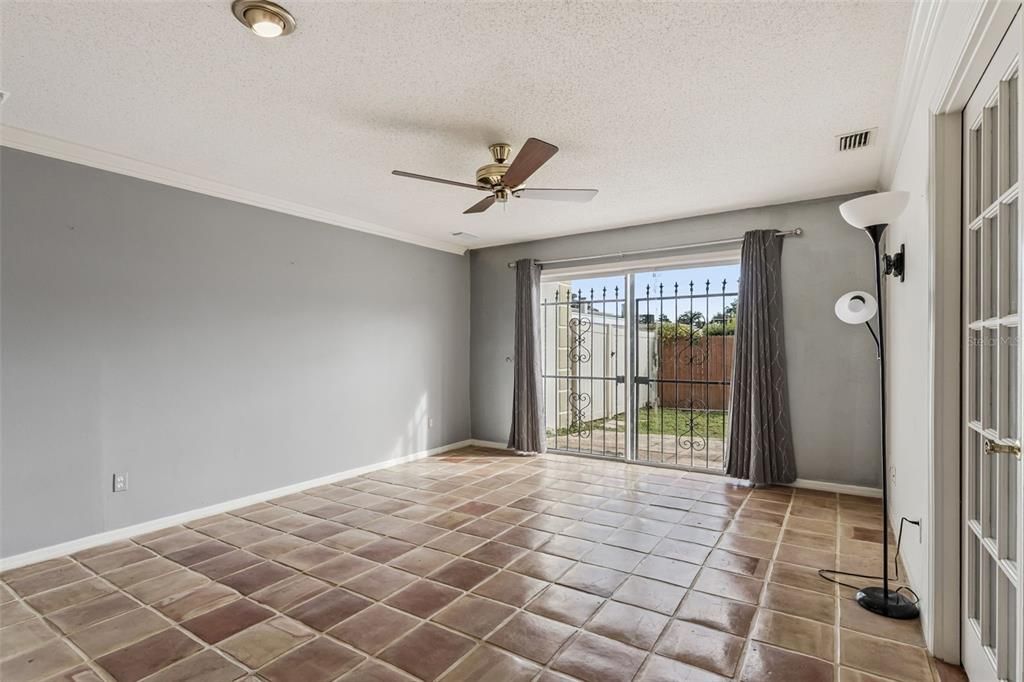 На продажу: $340,000 (2 спален, 2 ванн, 1262 Квадратных фут)