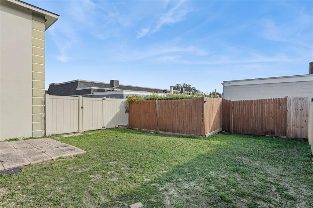 На продажу: $340,000 (2 спален, 2 ванн, 1262 Квадратных фут)