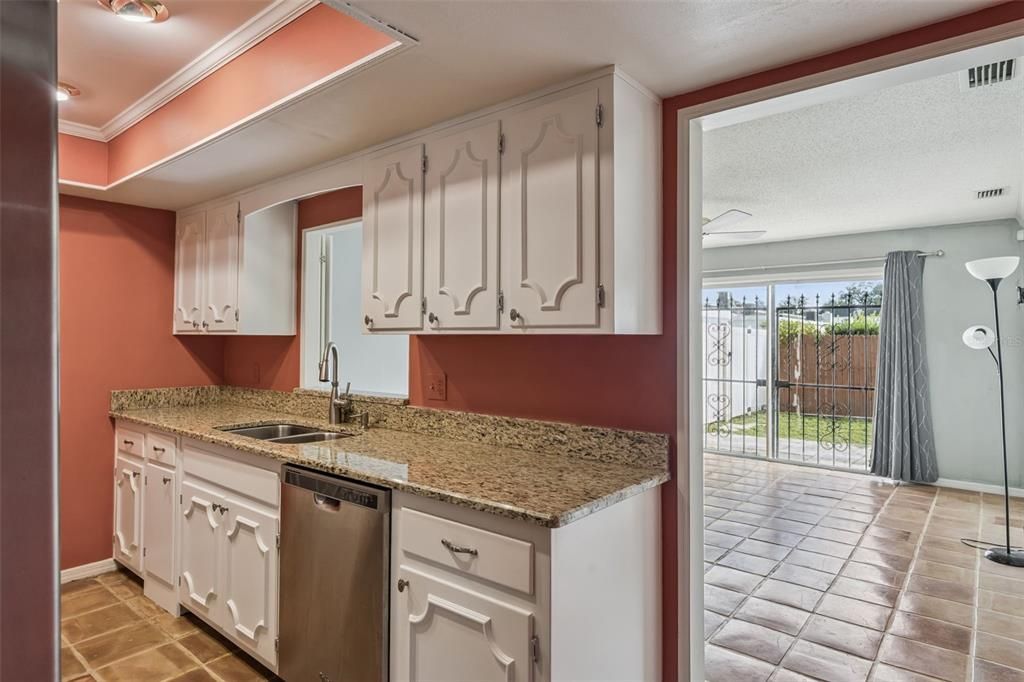 На продажу: $340,000 (2 спален, 2 ванн, 1262 Квадратных фут)