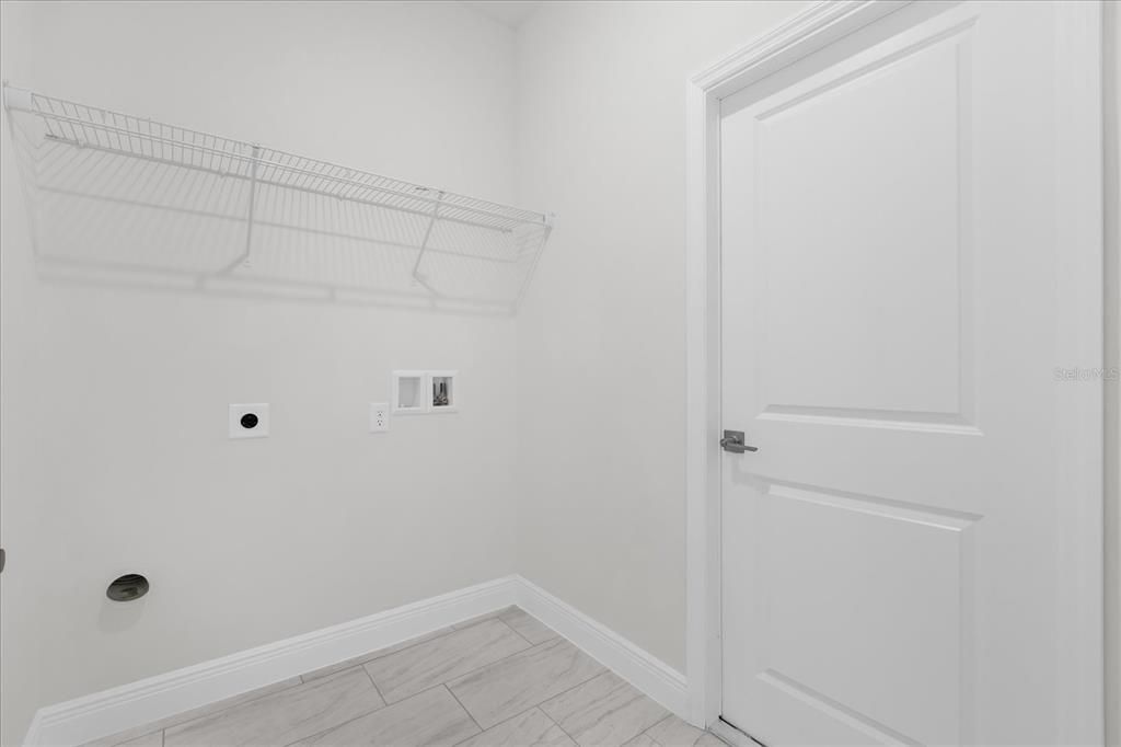 For Sale: $309,900 (4 beds, 3 baths, 1827 Square Feet)