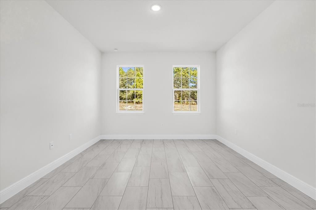 For Sale: $309,900 (4 beds, 3 baths, 1827 Square Feet)