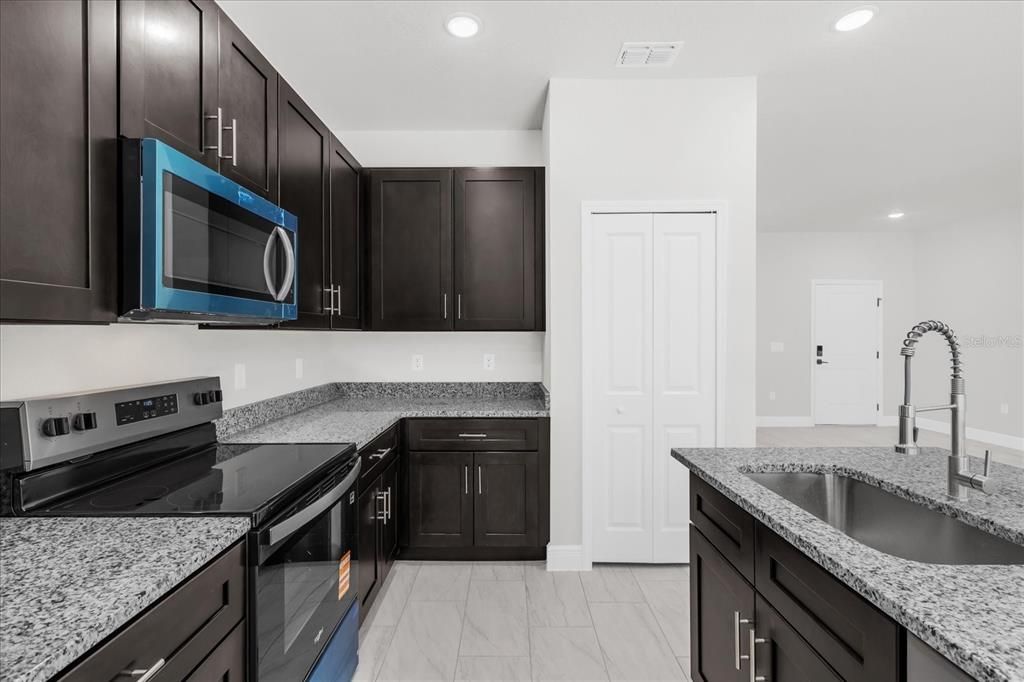 For Sale: $309,900 (4 beds, 3 baths, 1827 Square Feet)