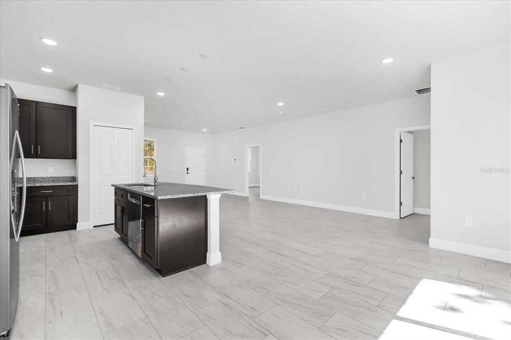 For Sale: $309,900 (4 beds, 3 baths, 1827 Square Feet)