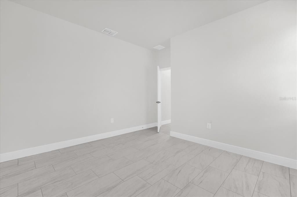 For Sale: $309,900 (4 beds, 3 baths, 1827 Square Feet)