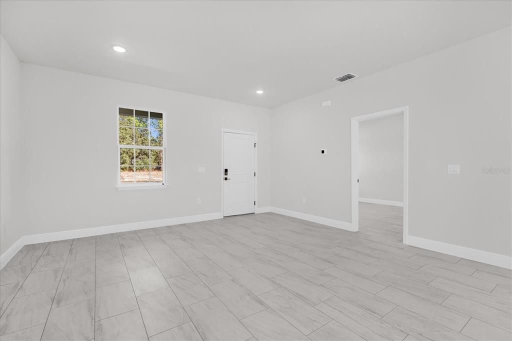 For Sale: $309,900 (4 beds, 3 baths, 1827 Square Feet)