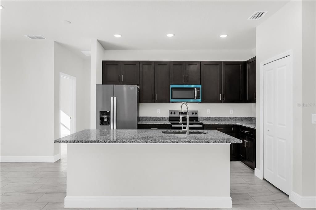 For Sale: $309,900 (4 beds, 3 baths, 1827 Square Feet)