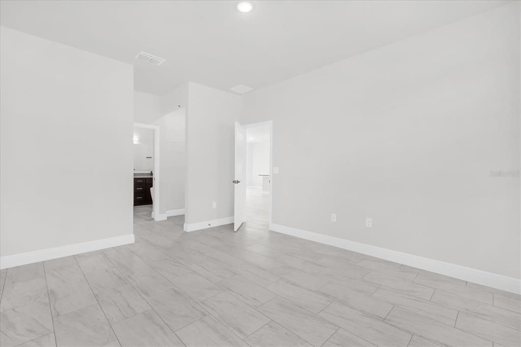 For Sale: $309,900 (4 beds, 3 baths, 1827 Square Feet)