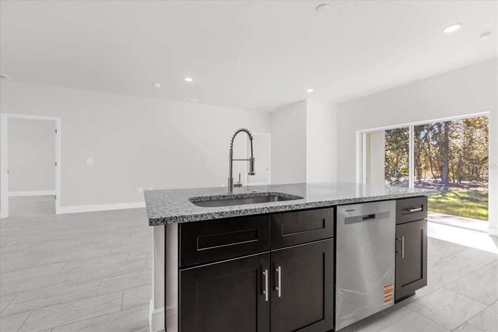 For Sale: $309,900 (4 beds, 3 baths, 1827 Square Feet)