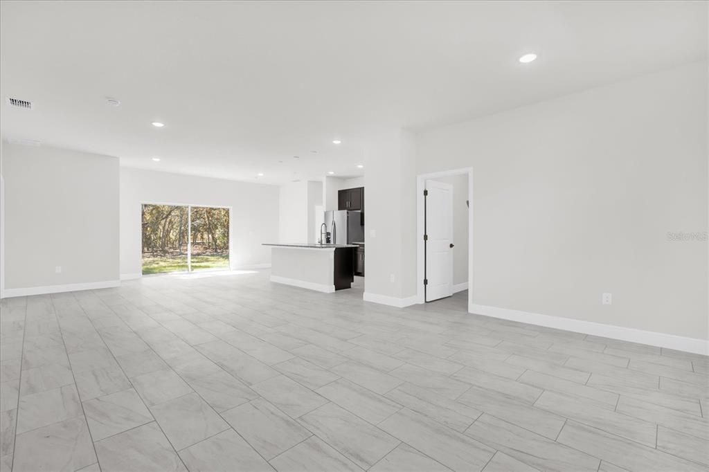 For Sale: $309,900 (4 beds, 3 baths, 1827 Square Feet)