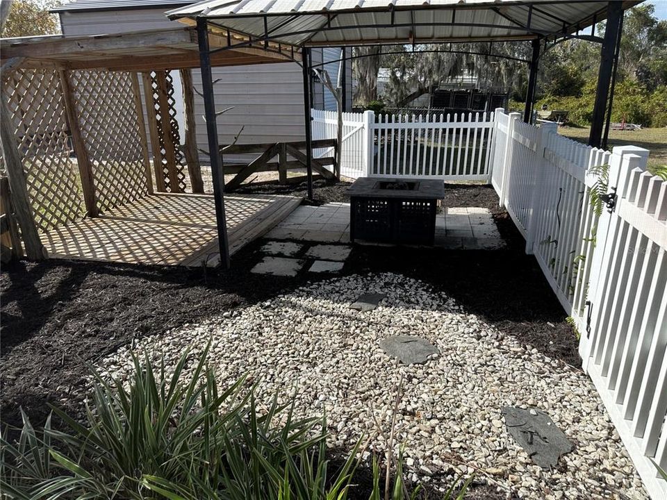 На продажу: $219,000 (2 спален, 1 ванн, 957 Квадратных фут)