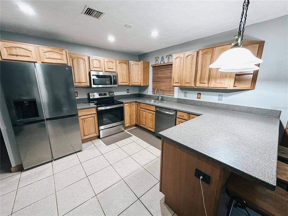 На продажу: $219,000 (2 спален, 1 ванн, 957 Квадратных фут)