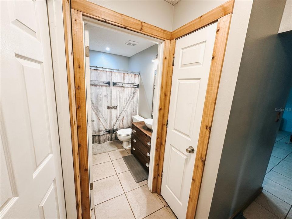 На продажу: $219,000 (2 спален, 1 ванн, 957 Квадратных фут)