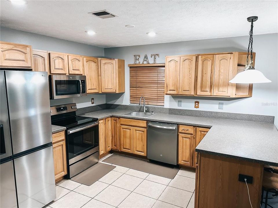 На продажу: $219,000 (2 спален, 1 ванн, 957 Квадратных фут)