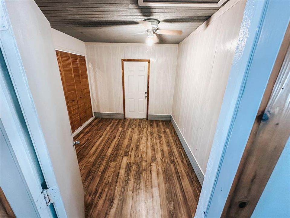 На продажу: $219,000 (2 спален, 1 ванн, 957 Квадратных фут)