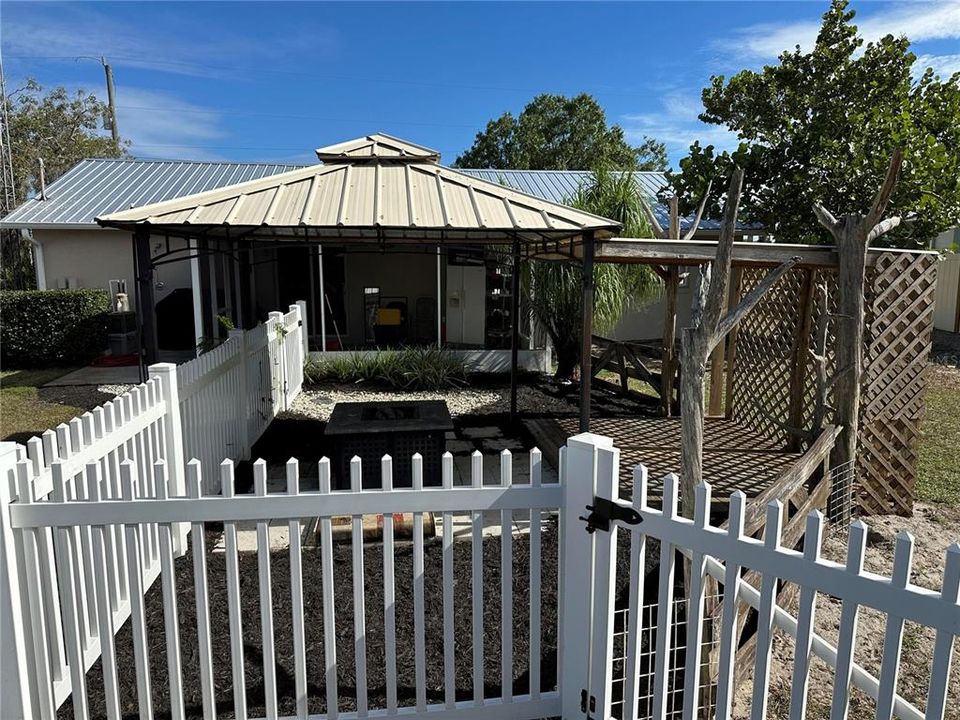 На продажу: $219,000 (2 спален, 1 ванн, 957 Квадратных фут)