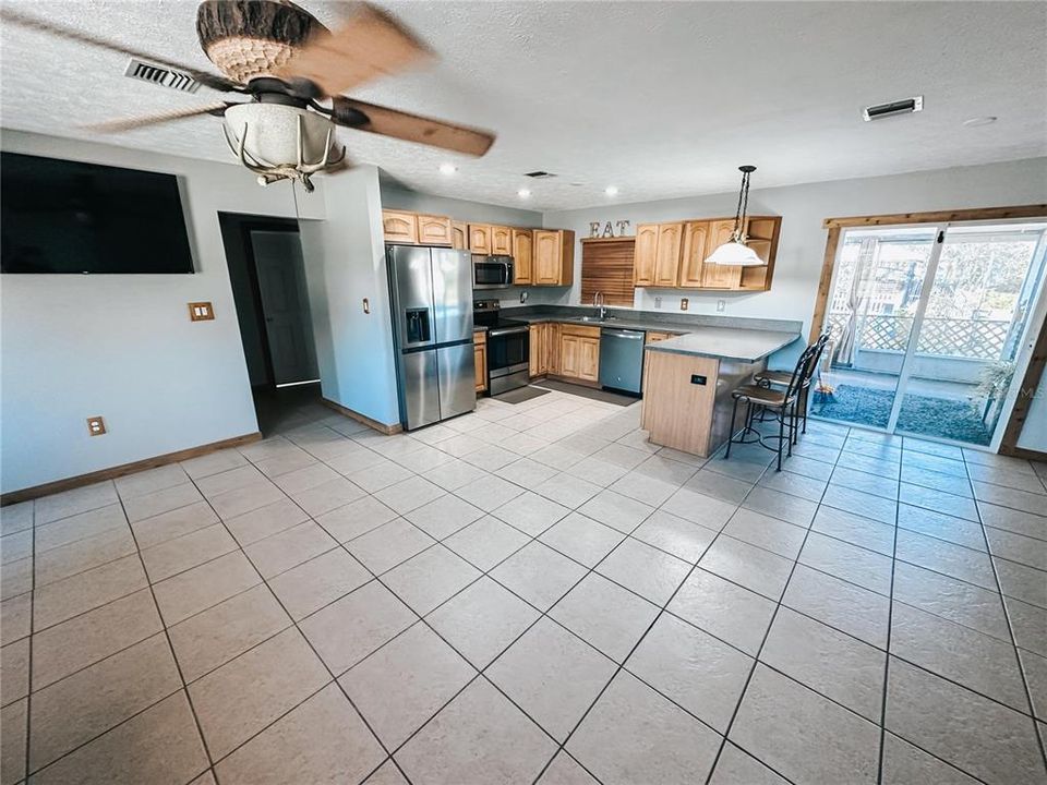 На продажу: $219,000 (2 спален, 1 ванн, 957 Квадратных фут)