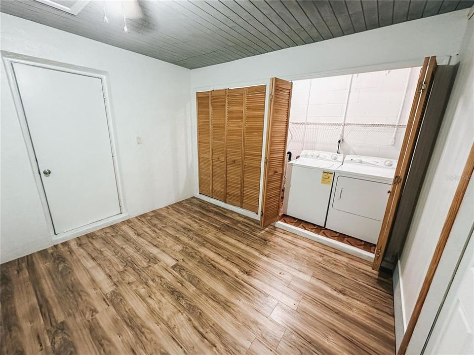 На продажу: $219,000 (2 спален, 1 ванн, 957 Квадратных фут)