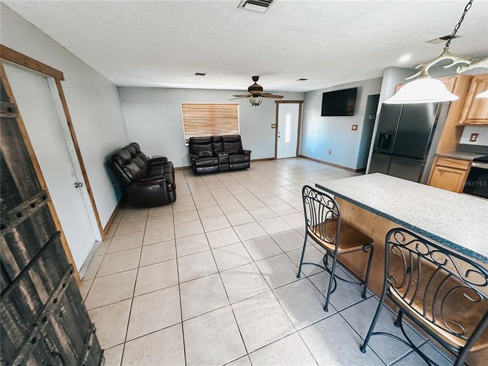 На продажу: $219,000 (2 спален, 1 ванн, 957 Квадратных фут)