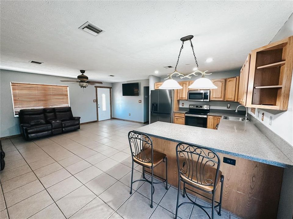 На продажу: $219,000 (2 спален, 1 ванн, 957 Квадратных фут)