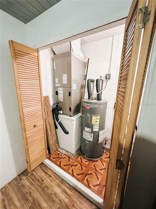 На продажу: $219,000 (2 спален, 1 ванн, 957 Квадратных фут)