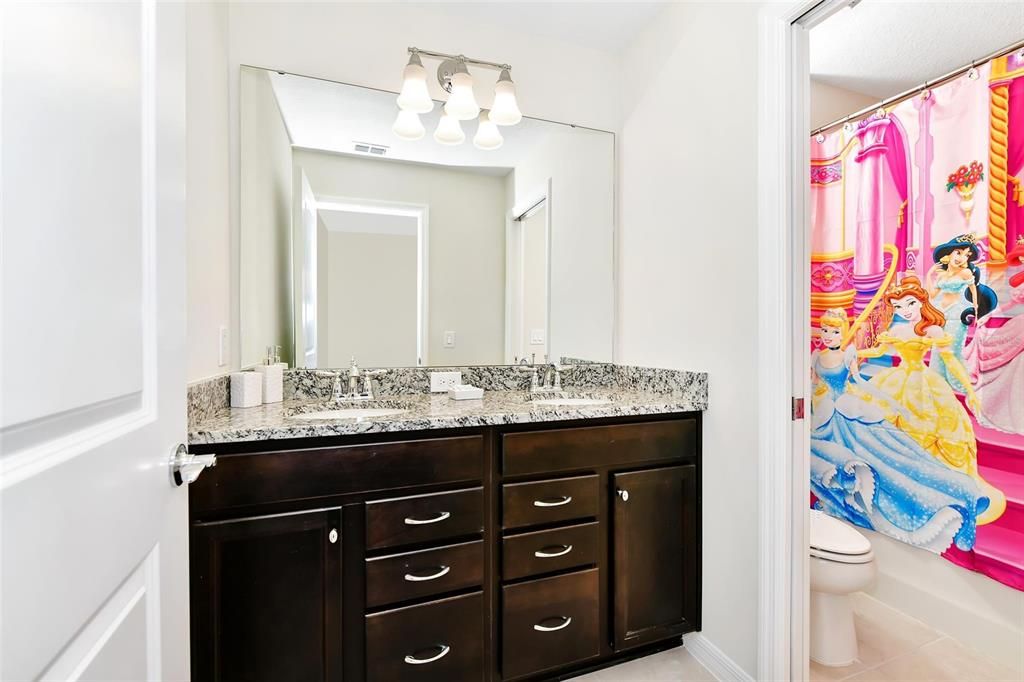 For Sale: $509,000 (5 beds, 4 baths, 2355 Square Feet)