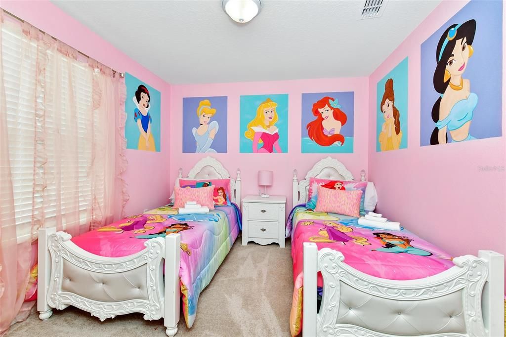 For Sale: $509,000 (5 beds, 4 baths, 2355 Square Feet)