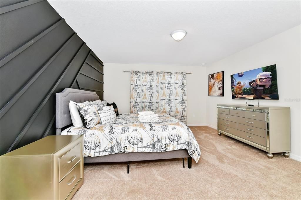 For Sale: $509,000 (5 beds, 4 baths, 2355 Square Feet)