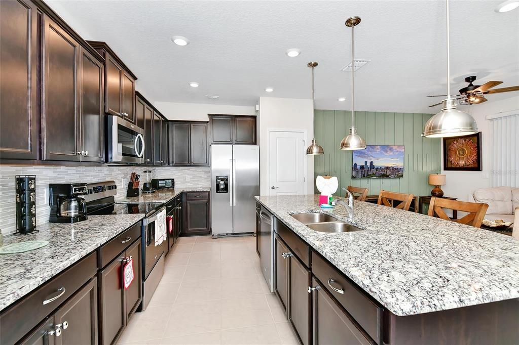 For Sale: $509,000 (5 beds, 4 baths, 2355 Square Feet)