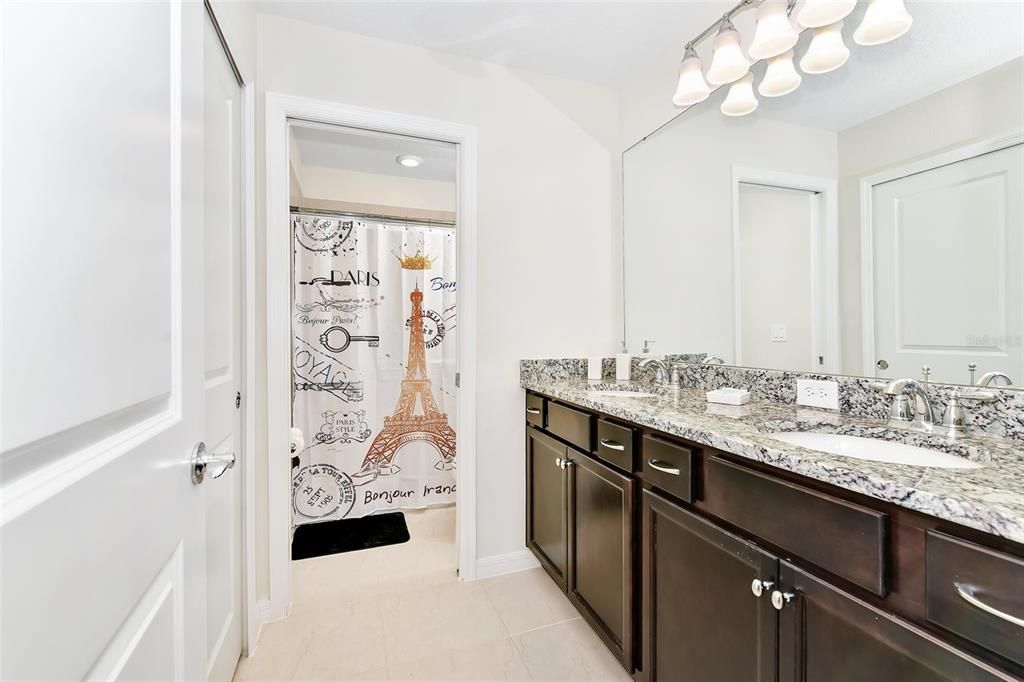 For Sale: $509,000 (5 beds, 4 baths, 2355 Square Feet)