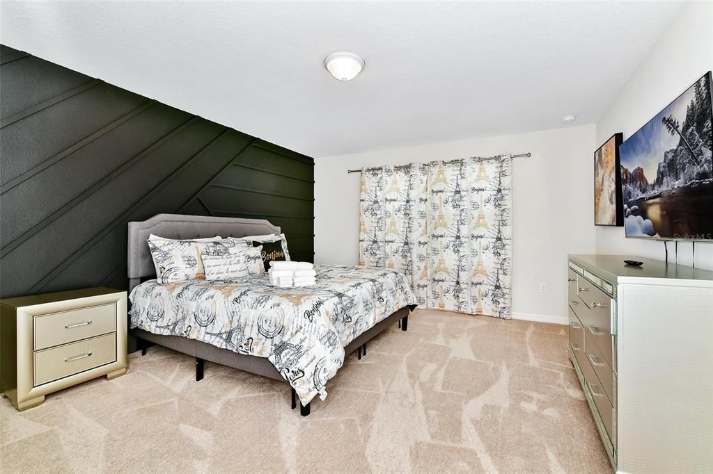 For Sale: $509,000 (5 beds, 4 baths, 2355 Square Feet)