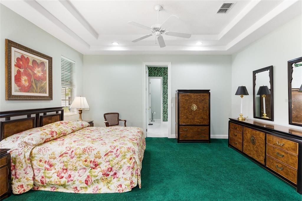 En Venta: $389,900 (2 camas, 2 baños, 2024 Pies cuadrados)